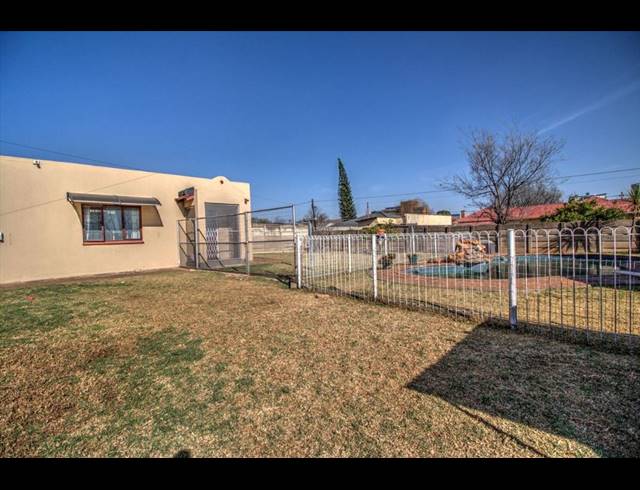 4 BEDROOM FREESTANDING FOR SALE IN KEMPTON PARK EXT 2